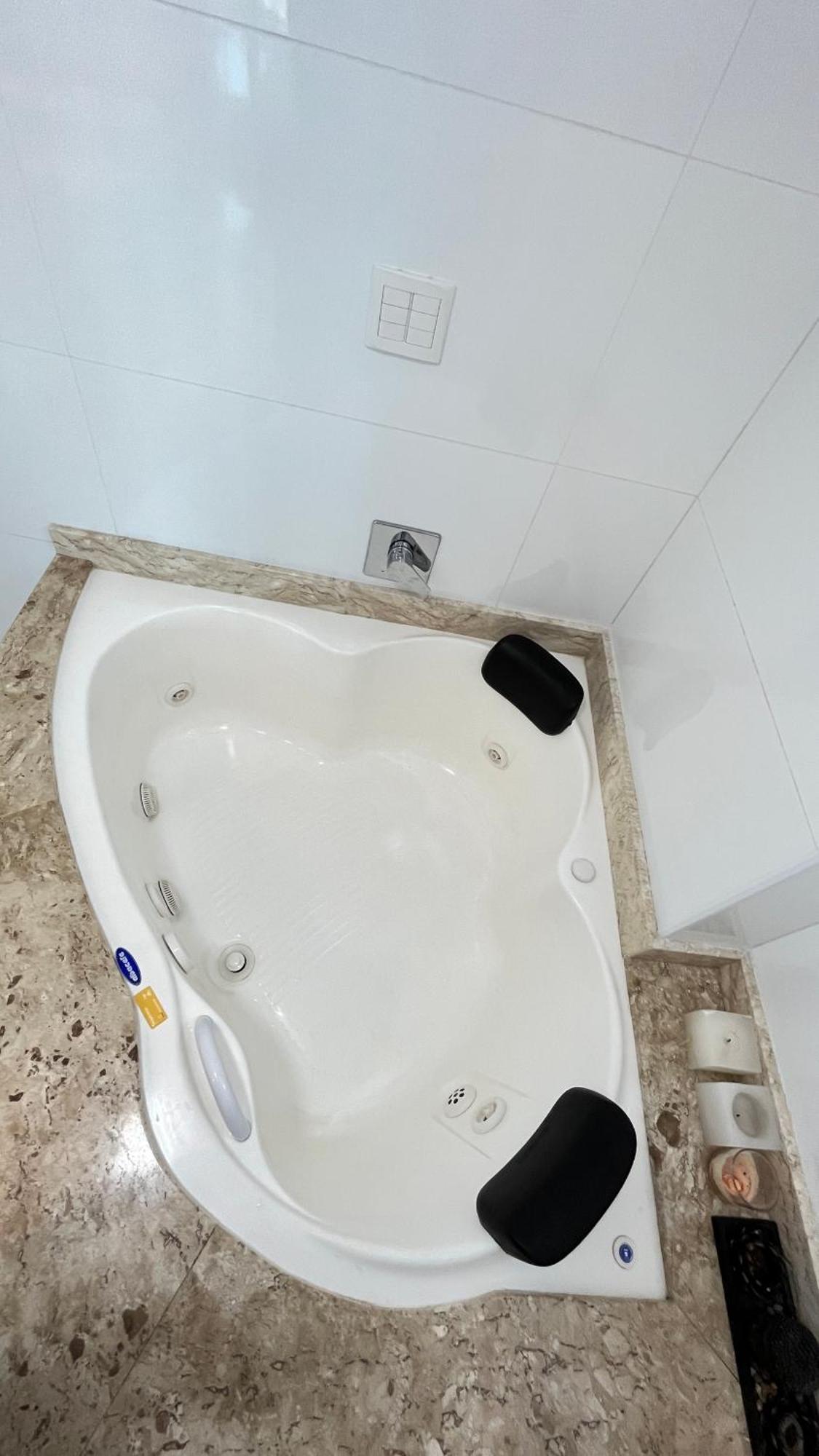 Cobertura Com Belissima Vista Para O Mar E Jacuzzi イタペマ エクステリア 写真